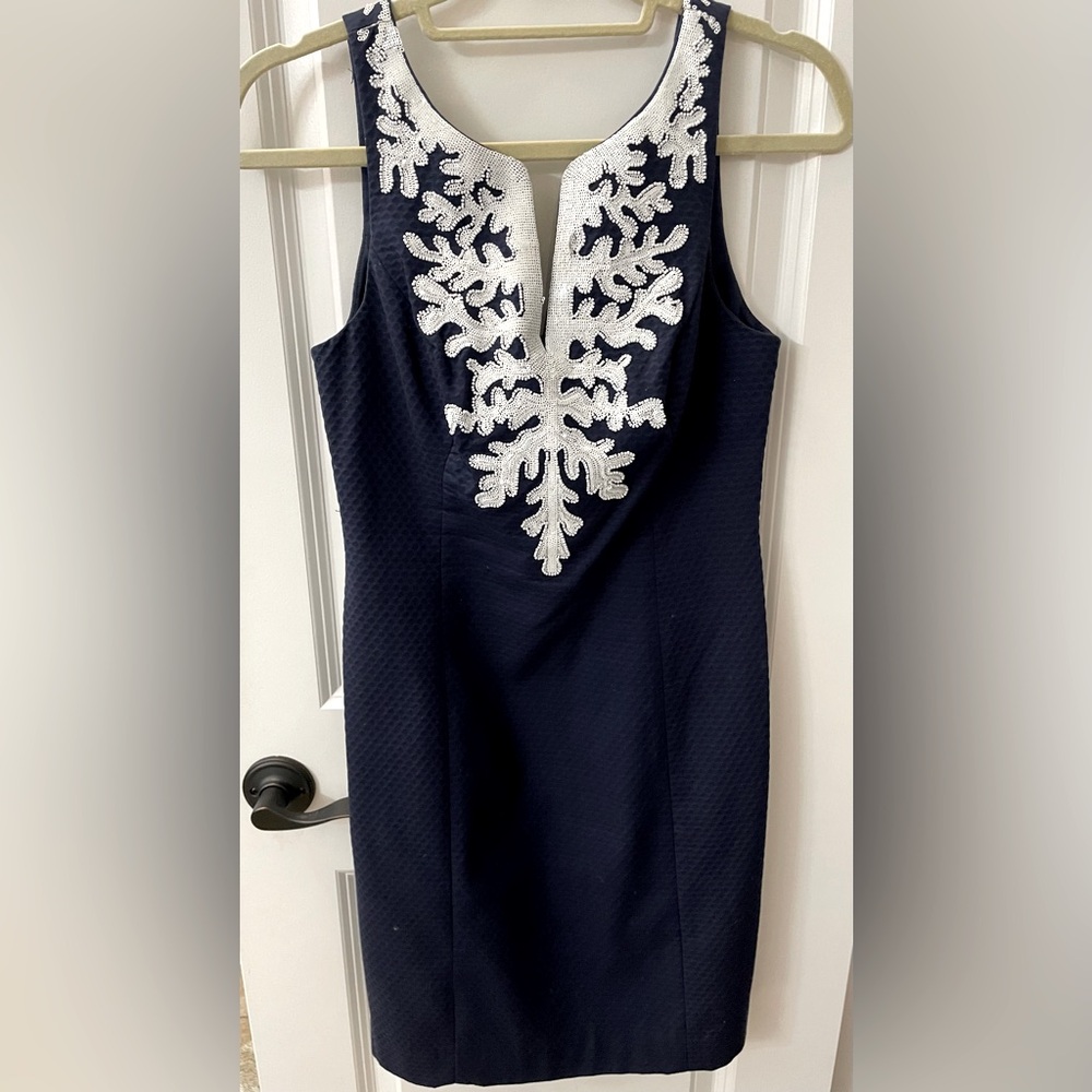 Lilly Pulitzer Mid length form fitting dress.